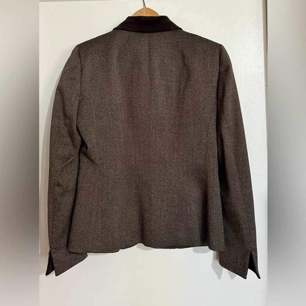 Evan-Picone brown suit, fitted 5-button blazer with straight midi skirt, size 6 - Picture 5 of 9